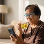 Chăm sóc thị lực cho người cao tuổi ở Việt Nam: Kết hợp trà hoa cúc và kính chống ánh sáng xanh