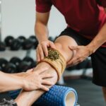 Phục Hồi Sau Tập Luyện: Kết Hợp Chườm Thuốc Thảo Dược Việt Nam Và Lăn Bọt Hiện Đại