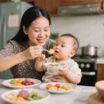 So sánh phương pháp BLW và ăn dặm kiểu Nhật: Lộ trình chi tiết cho mẹ mới bắt đầu